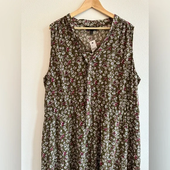 NWT Lane Bryant maxi dress. Perfect for fall. Army green size 22/24.Has pockets. - Picture 2 of 10